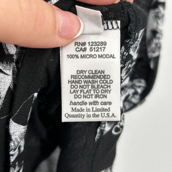 LAUREN MOSHI Black White Diamond Print Micro Modal V-Neck T-Shirt Size Small - Picture 6 of 6